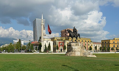İskender Bey Meydanı, Tiran
