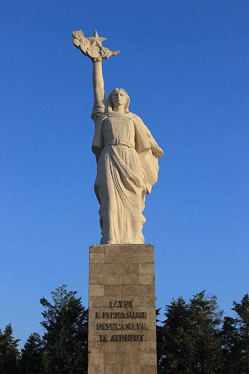 Arnavutluk Ana (anıt), Tiran