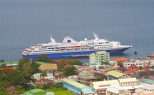 Blue Dream Star, Semester at Sea seferinde Dominika'da (2010)