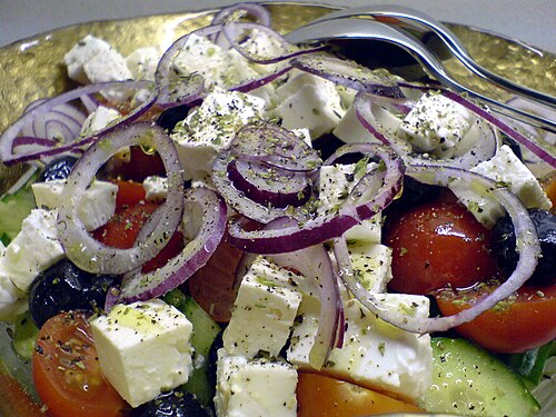 Yunan salatası (horiatiki)