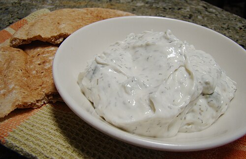 Cacık (tzatziki)