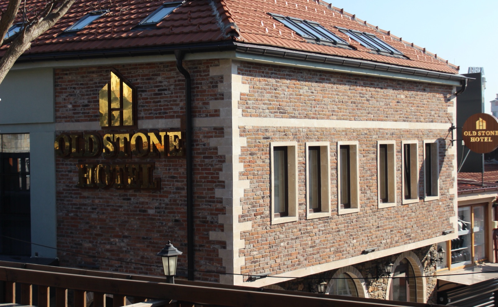 Old Stone Hotel, Old Stone Hotel, dış cephe